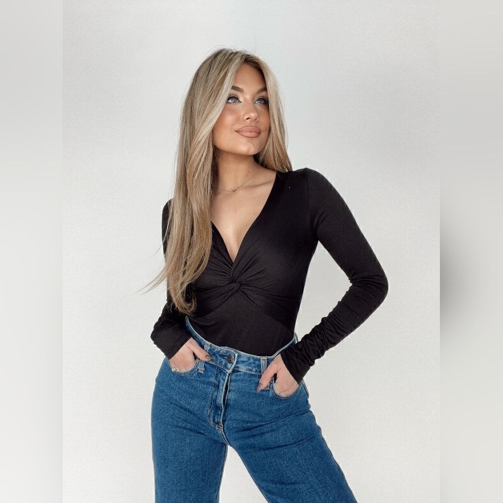 Dress Forum Los Angeles Black Long Sleeve Twist Bodysuit Medium